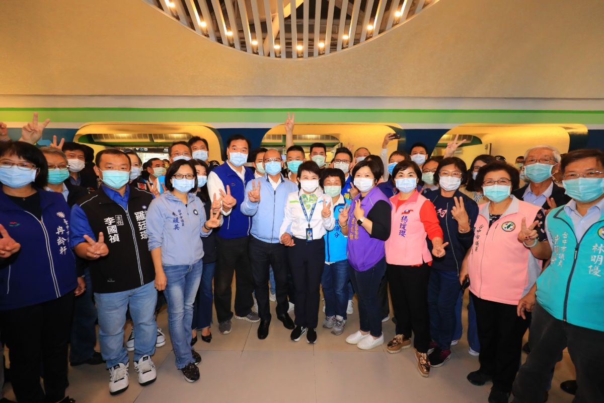 ▲台中捷運綠線將於16日起試營運，市長盧秀燕邀請立委、議員及市政顧問視察(圖／柳榮俊攝2020.11.13)