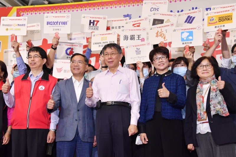 台北市長柯文哲14日出席中高齡就業博覽會,柯文哲表示,日本65歲以上的人口勞動參與率超過30%,台灣只有8%。(圖/台北市政府提供)