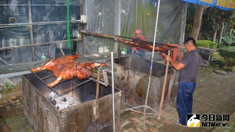 ▲嘉義縣豬肉協會準備烤豬肉料理品嘗。（圖／記者郭政隆攝影2020.11.14）