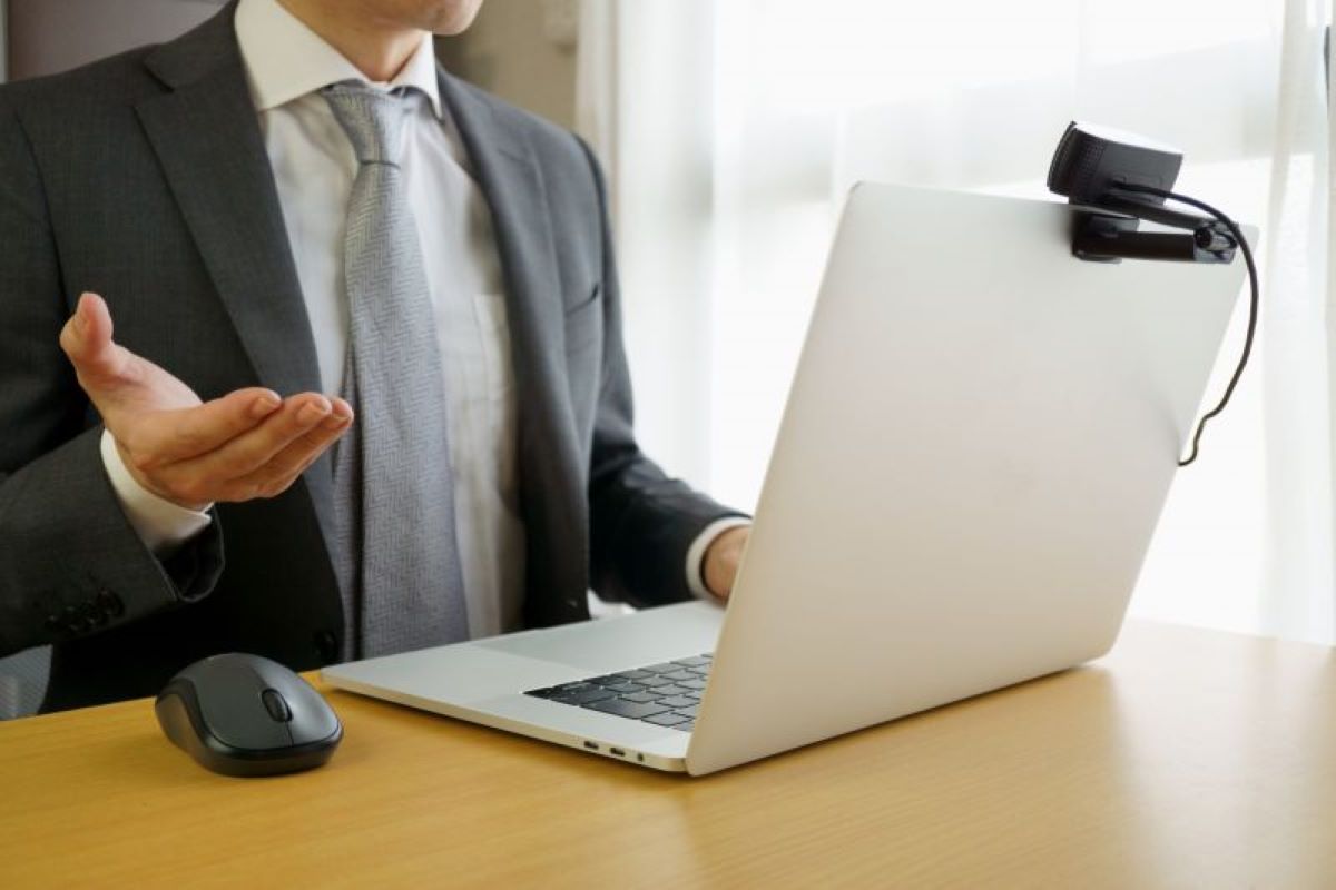 ▲有網友指出，第一次面試完後就被通知可以進入複試。但當他結束第二次面試返家後，卻發現詭異變化。（示意圖，圖中人物與本文無關／翻攝PhotoAC）