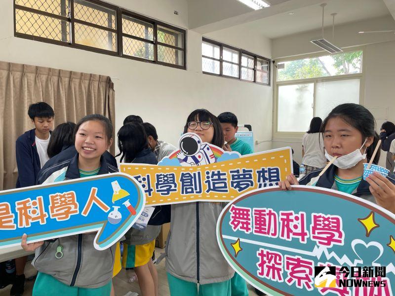 ▲偏鄉學習資源有限,科技部「戀戀半線」科普推廣活動前進彰化縣芬園國中舉辦。(圖/記者陳雅芳攝,2020.11.14)