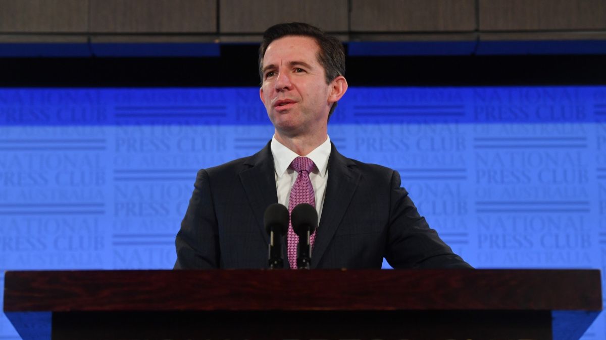 ▲澳洲貿易部長伯明罕（Simon Birmingham）今天表示，澳洲希望15個亞太經濟體今天簽訂的貿易協議，能幫澳洲改善與中國的緊張關係。（圖／翻攝自《香港01》）