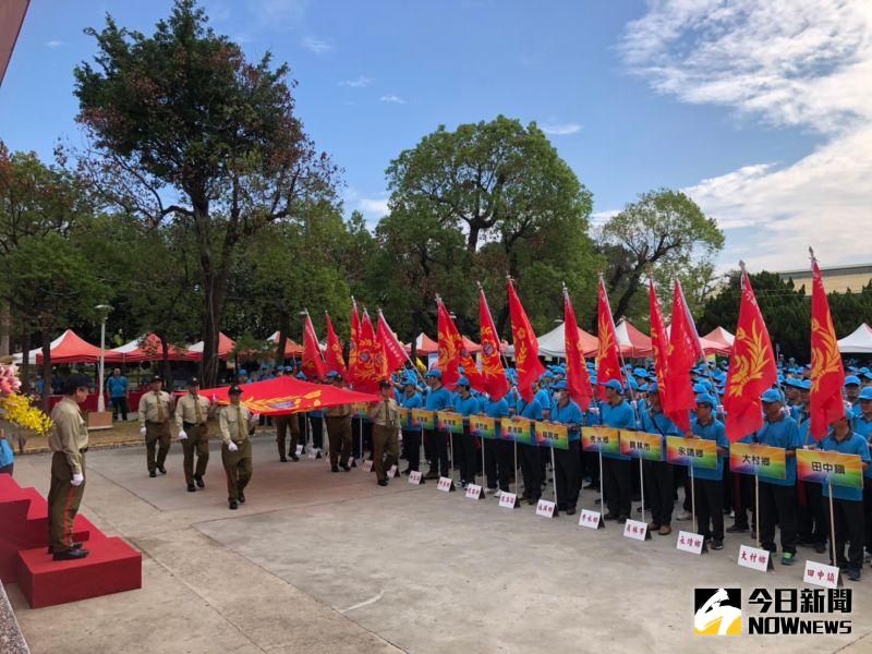 ▲彰化縣109年後備軍人運動會,會旗雄赳赳氣昂昂的進場。(圖/記者陳雅芳攝,2020.11.15)