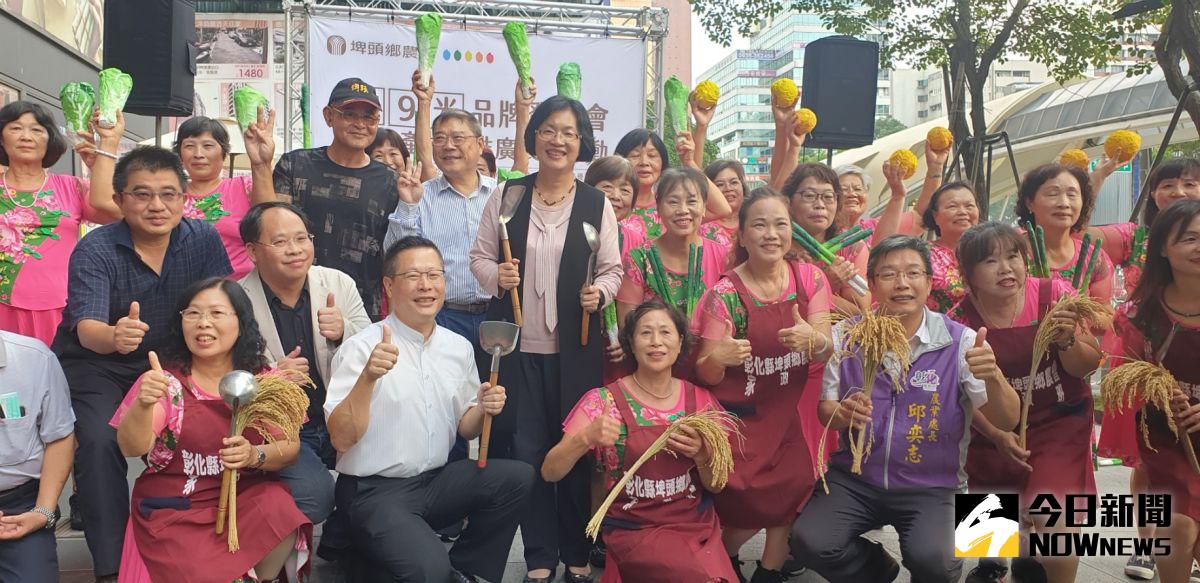 ▲彰化縣長王惠美跨區到台中行銷彰化埤頭F4，四大農產品。（圖／記者金武鳳攝，2020.11.15)