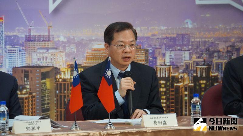 吸引專業人士來台 龔明鑫:明年底拚破萬人