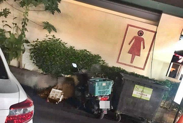 ▲網友分享行經花園夜市看到一位年幼的女童在賣零食。(圖/翻攝台南爆料公社)