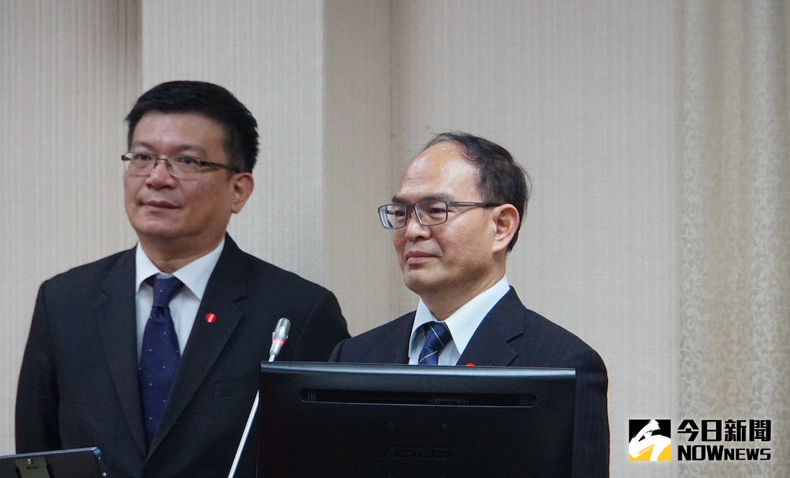 ▲針對國民黨要求取消進口萊豬，外交部政務次長曾厚仁(右)表示，台灣政府「很上軌道」，已宣布的重大政策不會因美國政黨輪替而改變。（圖／記者呂炯昌攝.2020.11.16）