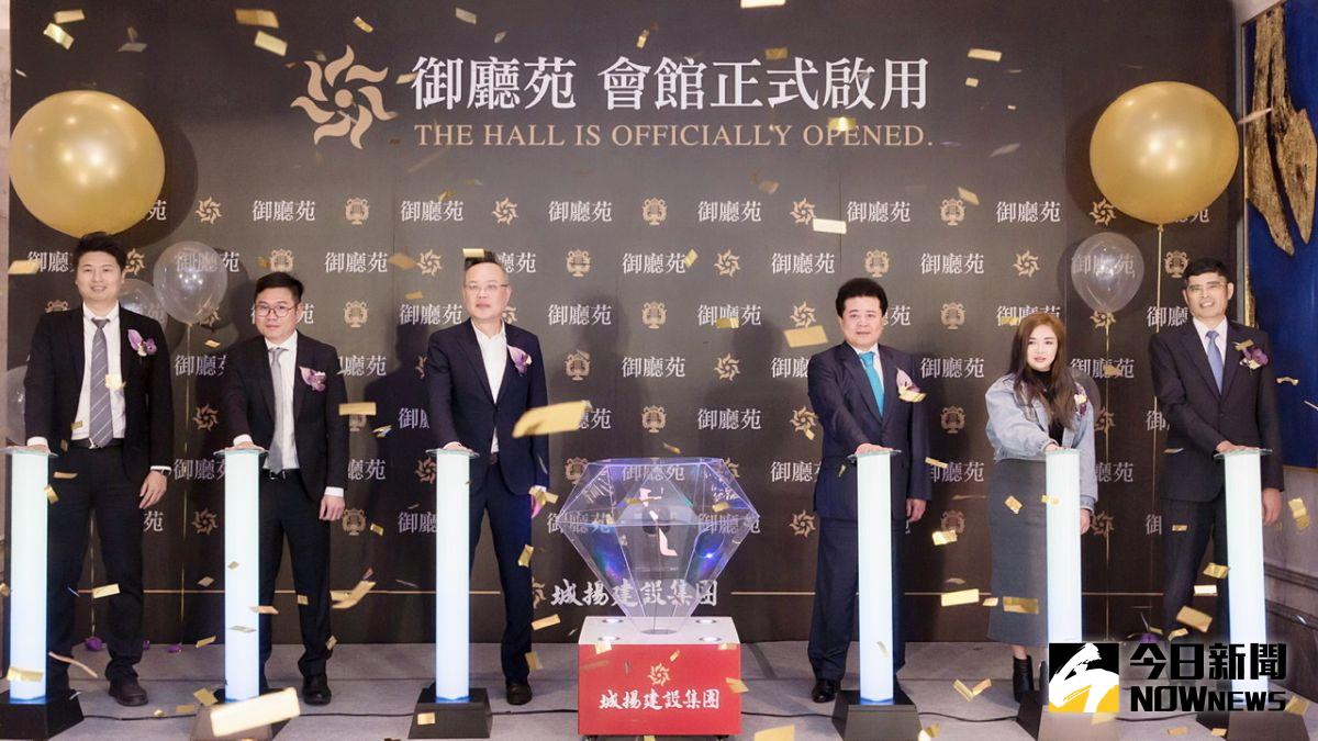 ▲「御廳苑」成屋宅位於寶業滯洪公園賞景第一排，285坪獨立「休閒會館」是個案一大亮點。（圖／記者陳美嘉攝，2020.11.15）