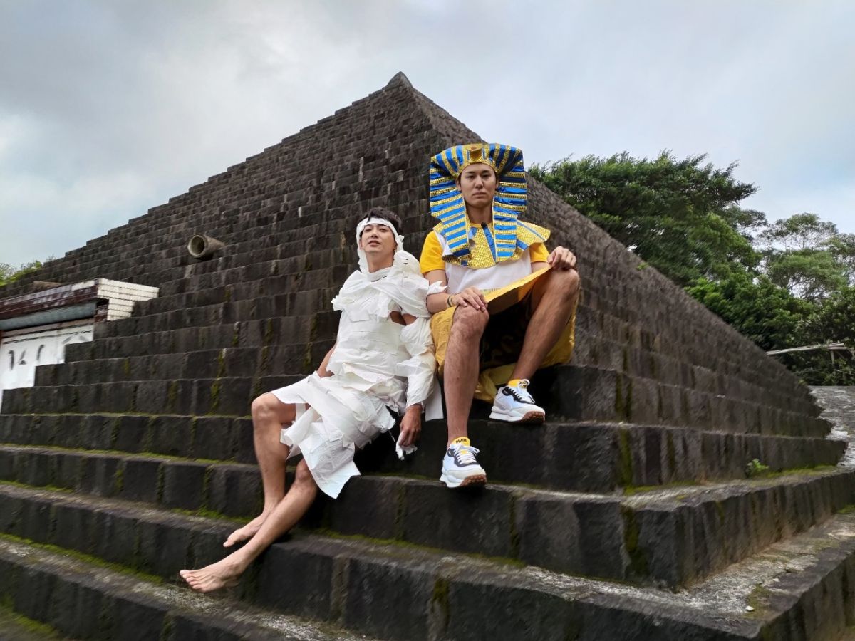 ▲威廉（左）、風田扮起木乃伊及法老王搞笑登場。（圖／TVBS提供）