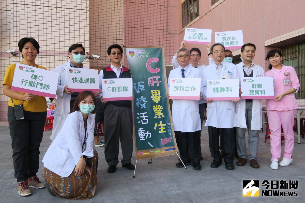 ▲彰化醫院為藥癮者開辦「C肝早安門診」，一年來成效非常好，治癒率9成，現場抽血檢驗，安排他們做超音波檢查。（圖／記者陳雅芳攝，2020.11.16）