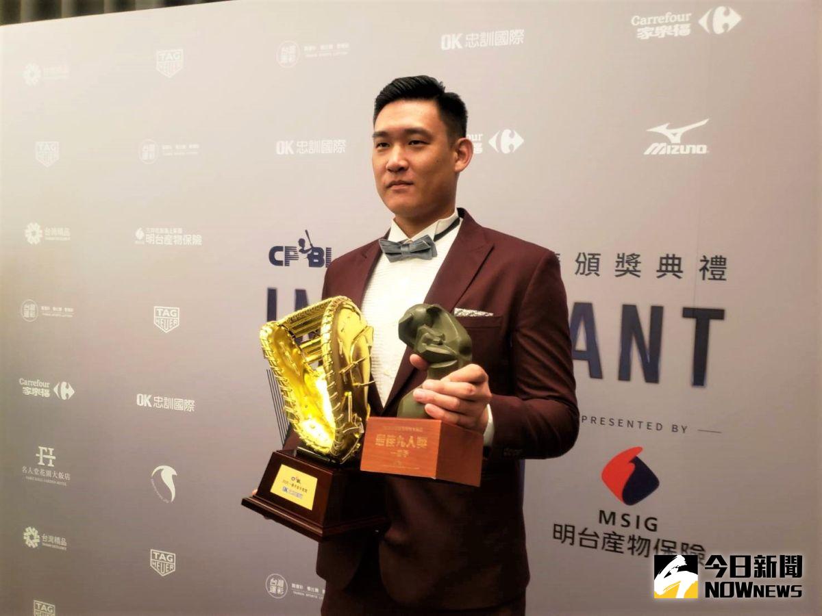 ▲中信兄弟許基宏今年擺脫傷病問題，生涯首度獲得最佳一壘手、一壘手金手套肯定。（圖／黃建霖攝）