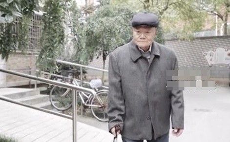 ▲住在上海的88歲馬姓老翁,是位退休工人,妻子在幾年前去世,患有精神疾病的兒子也在不久前猝逝,身旁至親都已不在人世。(圖/翻攝網易新聞)