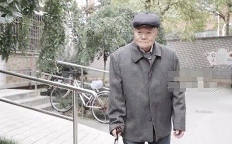 ▲住在上海的88歲馬姓老翁，是位退休工人，妻子在幾年前去世，患有精神疾病的兒子也在不久前猝逝，身旁至親都已不在人世。（圖／翻攝網易新聞）