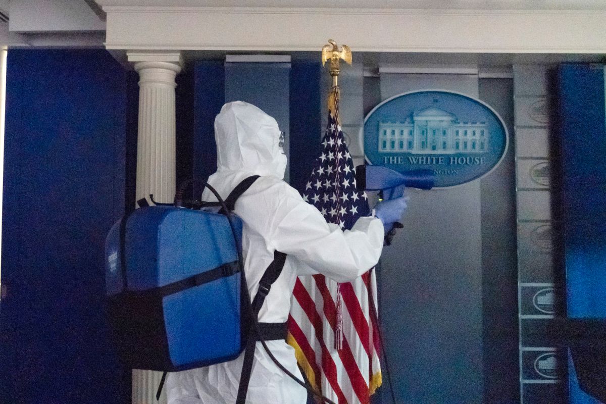 ▲據《路透社》統計，美國上週至15日新增逾百萬個確診案例，平均每日1100人因病而死。（圖／美聯社／達志影像）