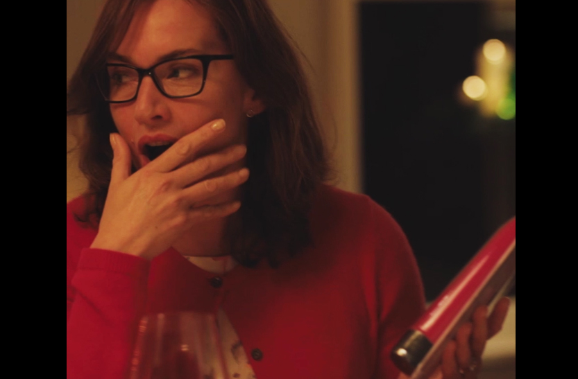 ▲凱特溫絲蕾在片中收到按摩棒。（圖／海樂）