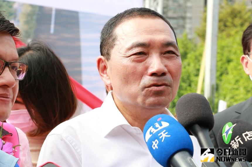 ▲侯友宜向中央喊話，軌道建設經費不要縮水，才能讓新北脫胎換骨。(圖/記者康子仁攝)