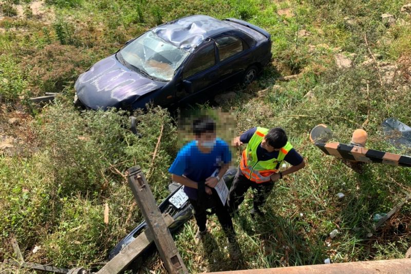 金門驚傳汽車墜湖　太湖乾枯無水駕駛毫髮無傷
