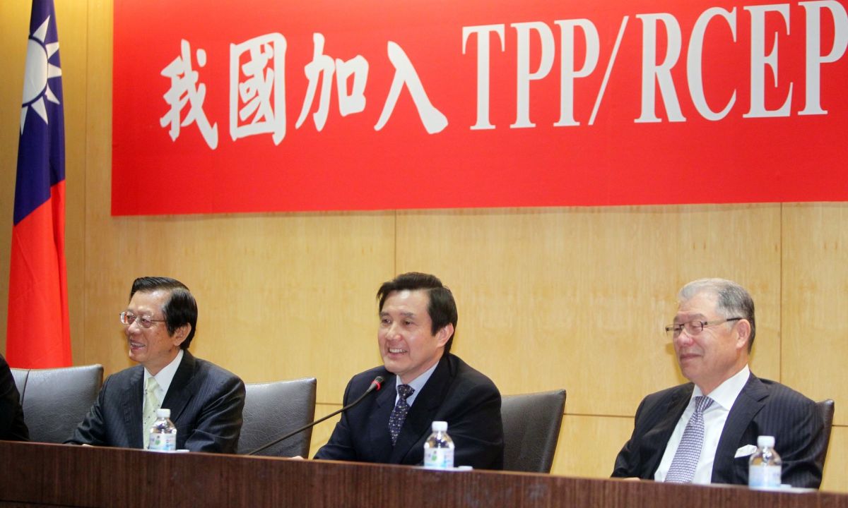 ▲前總統馬英九在臉書上PO文表示，自己總統任內簽署ECFA與服務貿易協議，為台灣創造可以加入RCEP的機會，不過卻因為民進黨與太陽花學運的惡意阻擋下無法通過，兩岸貨貿協議也難以為繼，才會導致現在台灣無法加入RCEP。（圖／翻攝馬英九臉書）