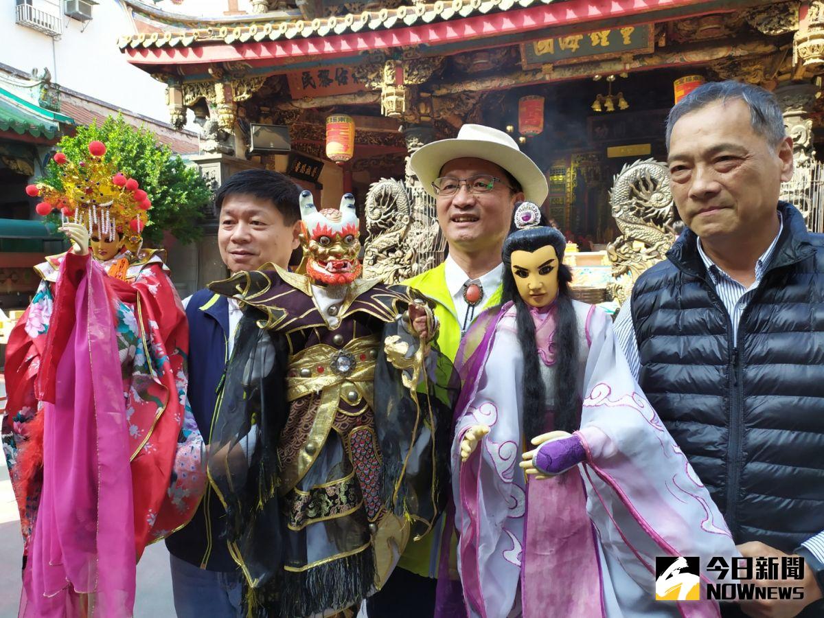 ▲彰化市長林世賢「報好康」，五洲園劇團新劇《海神傳說~媽祖與龍王》21日晚間七點，將在彰化南瑤宮廟埕前演出。（圖／記者葉靜美攝，2020.11.17）