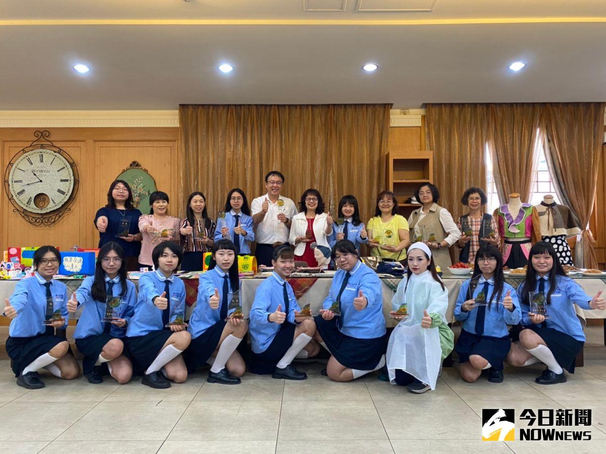 ▲員林家商參加技藝競賽獲獎百分百，勇奪10座個人獎3座團體獎，優秀表現讓全校師生欣耀不已。（圖／記者陳雅芳攝，2020.11.17）