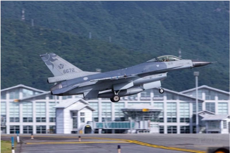 ▲花蓮基地一架 F-16單座戰機（機號6672）在花蓮外海失聯。（圖／軍聞社提供）