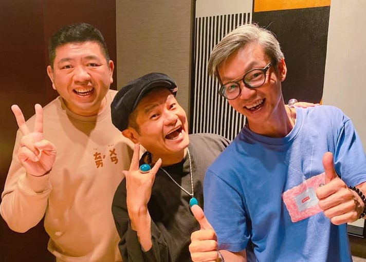▲李國煌(右)一出關,好友NONO就帶他去吃火鍋。(圖/NONO臉書)