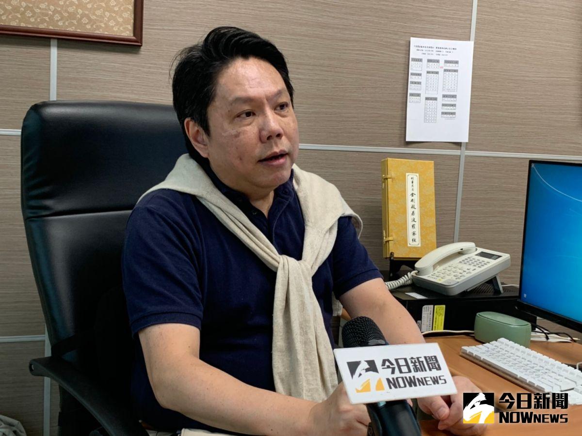 ▲針對立法院成立修憲委員會，將推動修憲工作，目前朝野相關修憲提案包括「廢除考監兩院」，法國巴黎第一大學法學博士許有為贊成五權整併成三權。（圖／記者朱永強攝）