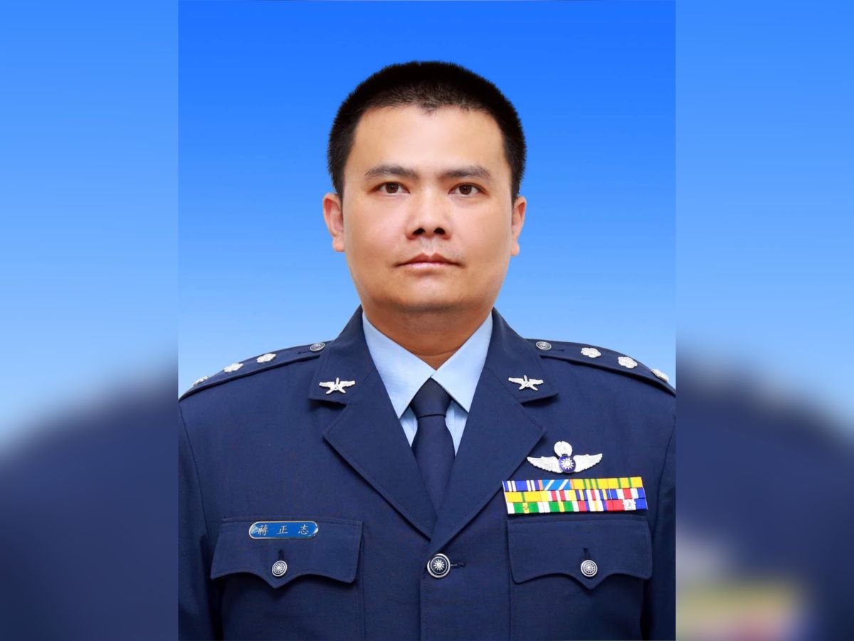 ▲飛官蔣正志失聯至今仍未尋獲，總統府今天公布總統令，追晉蔣正志為空軍少將。（圖／國防部提供）