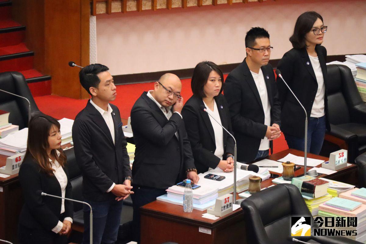 ▲國民黨高雄市議會6位議員聯合質詢，被議長曾麗燕稱為「6小福」。（圖／記者鄭婷襄攝）