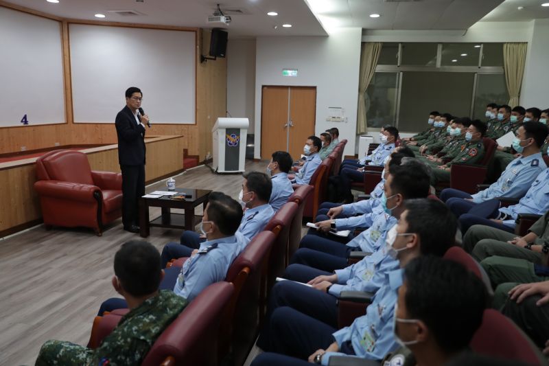 ▲國防部長嚴德發前往花蓮,視導空軍第五聯隊,期勉官兵堅守保家衛國崗位。(圖/軍聞社提供)