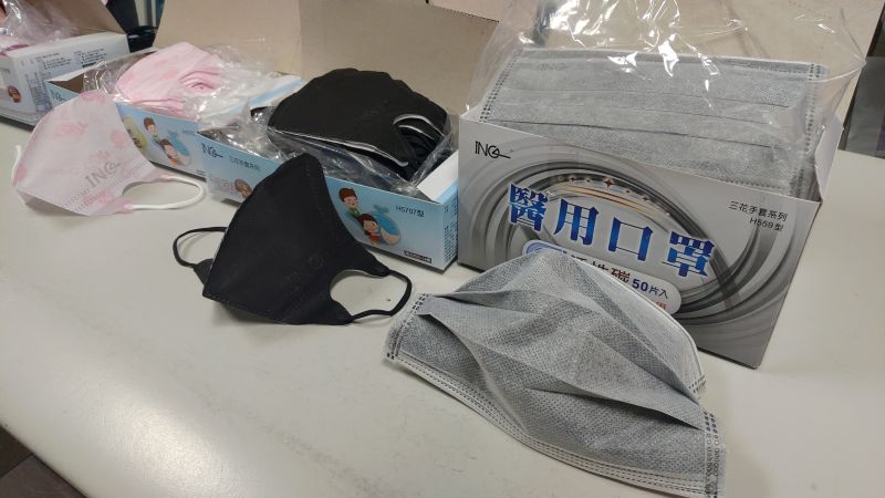 ▲豪品公司進口3D款立體口罩與平面口罩，再裝入印有台灣製造的盒子販售。（圖／資料照）
