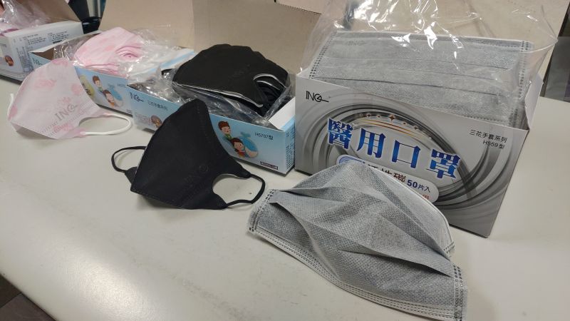 ▲豪品公司進口3D款立體口罩與平面口罩,再裝入印有台灣製造的盒子販售。(圖/資料照)