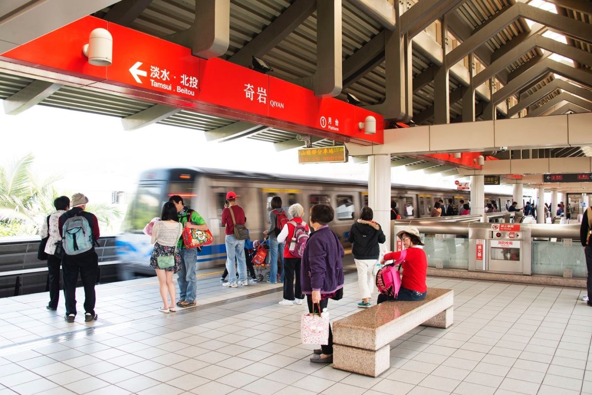 ▲奇岩重劃區，清一色都是全新成屋，建築群有秩序，整齊視野感俐落，擁有全新街廓，內有五座公園，生活機能仰賴奇岩站商圈。（圖／資料照片）