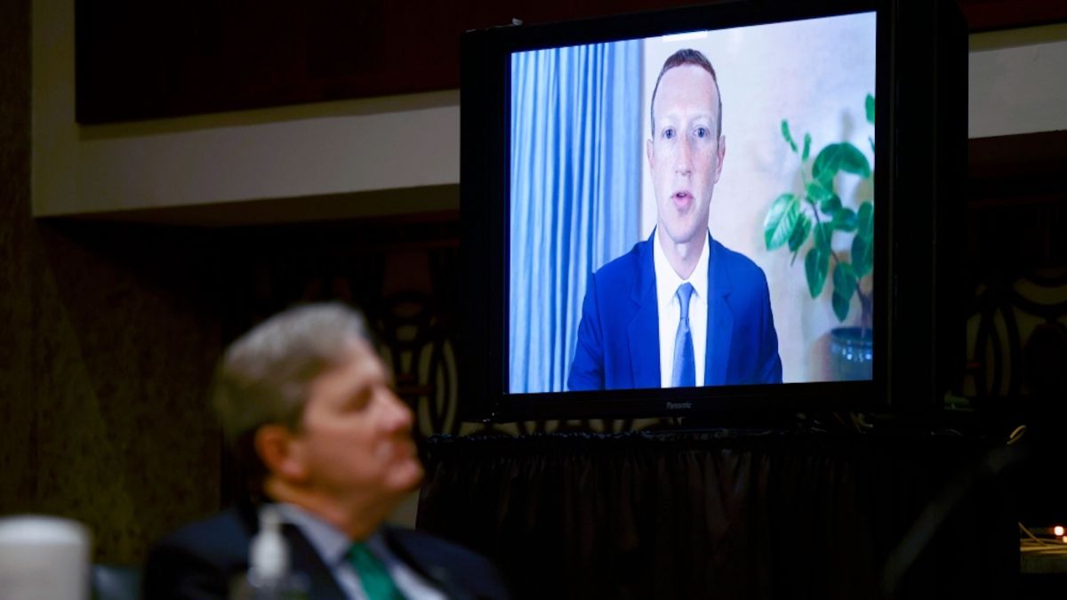 ▲主流社群媒體臉書（ Facebook ）、推特（ Twitter ）在美國國會的聽證上被民主、共和兩黨國會議員質詢。（圖／美聯社／達志影像）