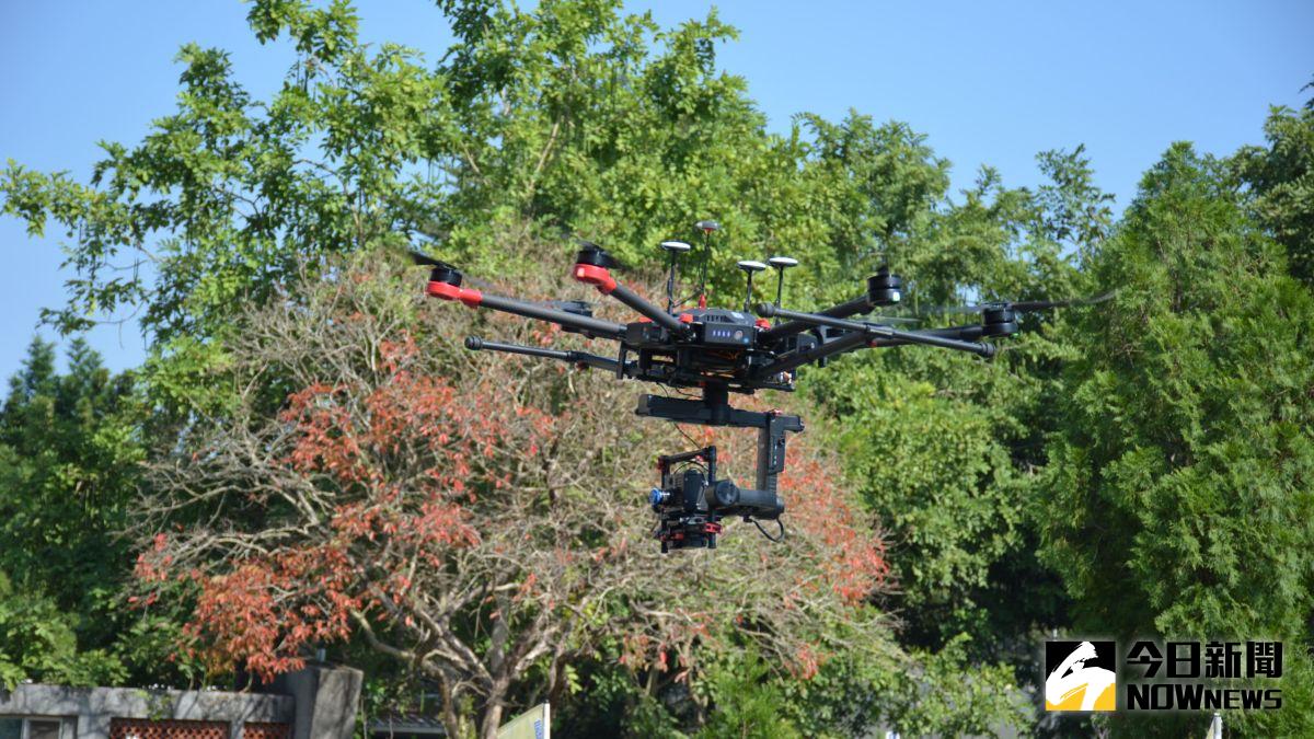 ▲搭載多光譜儀無人機之操作應用。（圖／記者郭政隆攝影2020.11.19）