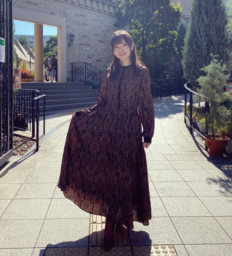 ▲▼鬼頭明里身材嬌小,長相甜美。(圖/鬼頭明里IG)