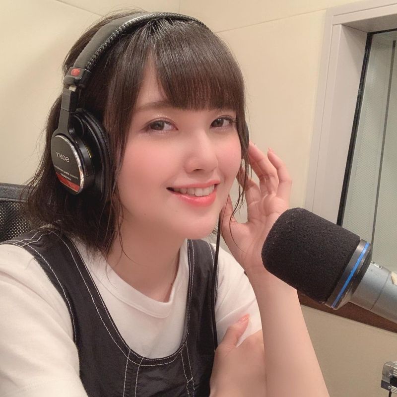 ▲▼鬼頭明里身材嬌小,長相甜美。(圖/鬼頭明里IG)