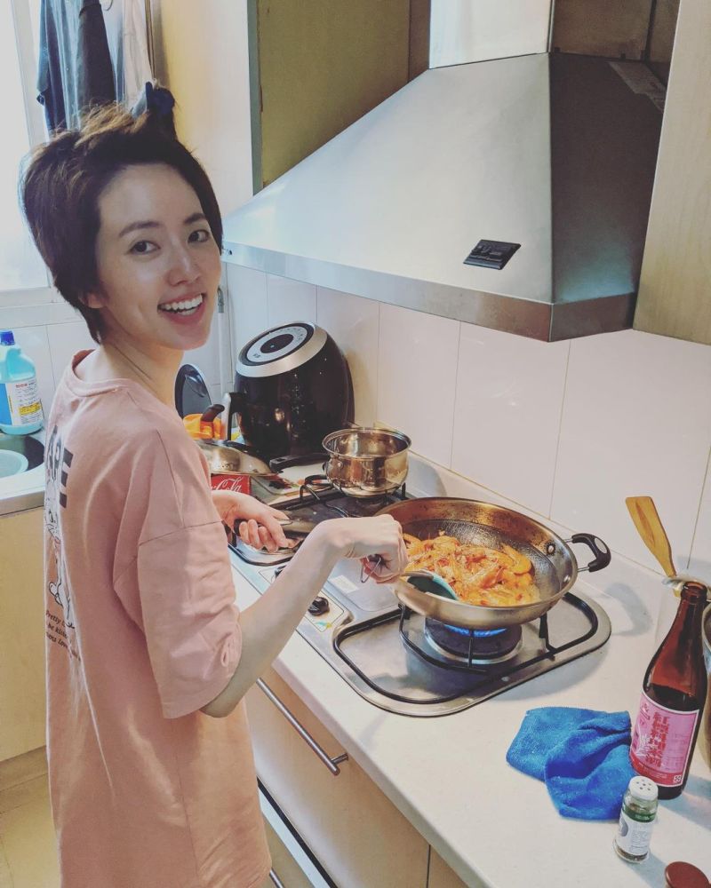 ▲阿諾透露自己鮮少會拿起鏟子做飯。(圖/阿諾IG)