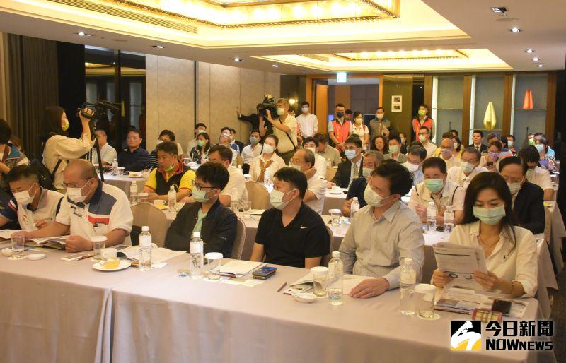 ▲彰化縣政府舉辦第二場「鹿港轉運站新建營運移轉案」招商說明會,預估可帶動民間投資18億元,並創造上百人就業機會。(圖/記者陳雅芳攝,2020.11.19)