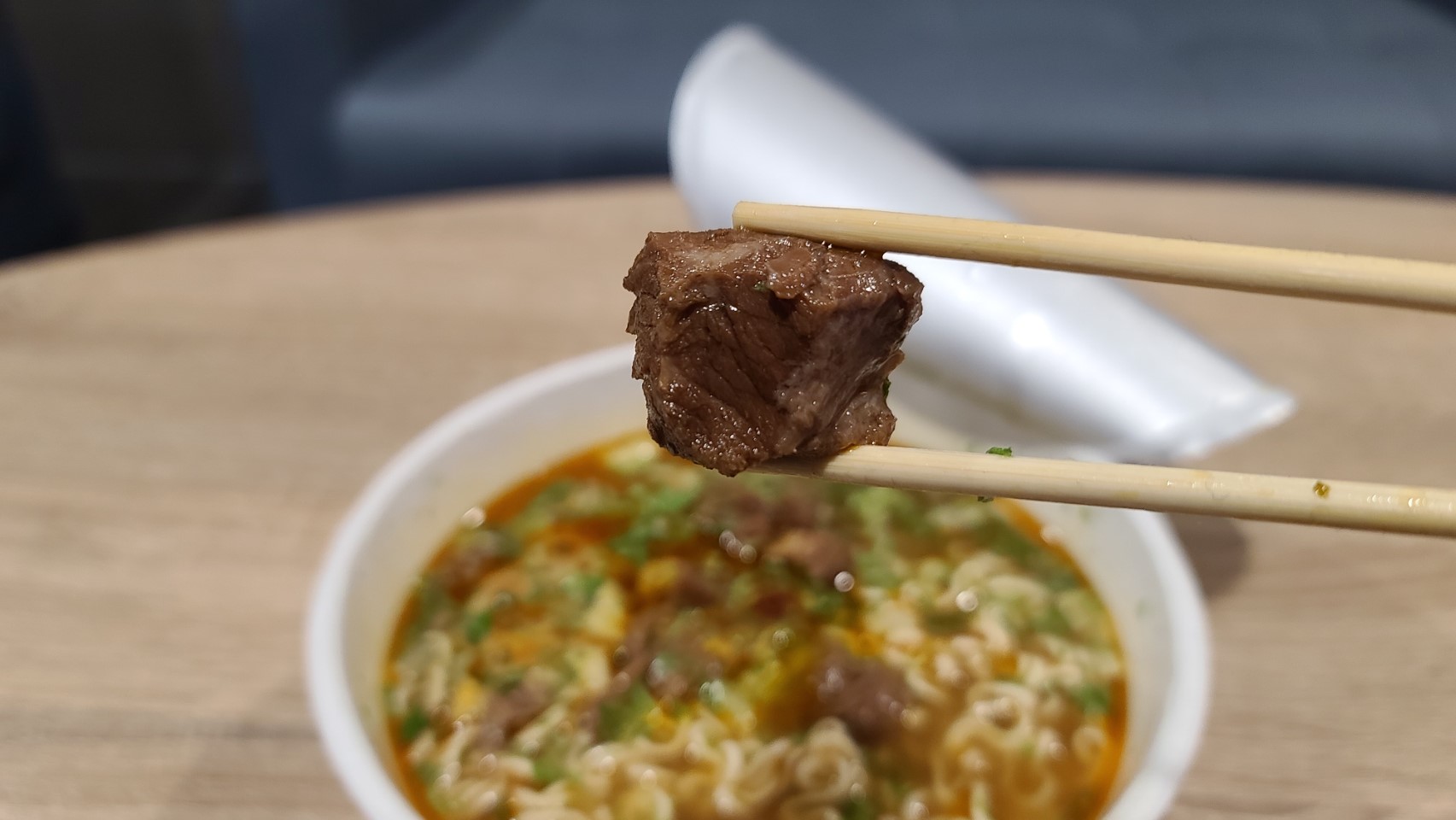 ▲原汁肉塊,完美復刻高坑牛肉麵。(圖/業者提供)