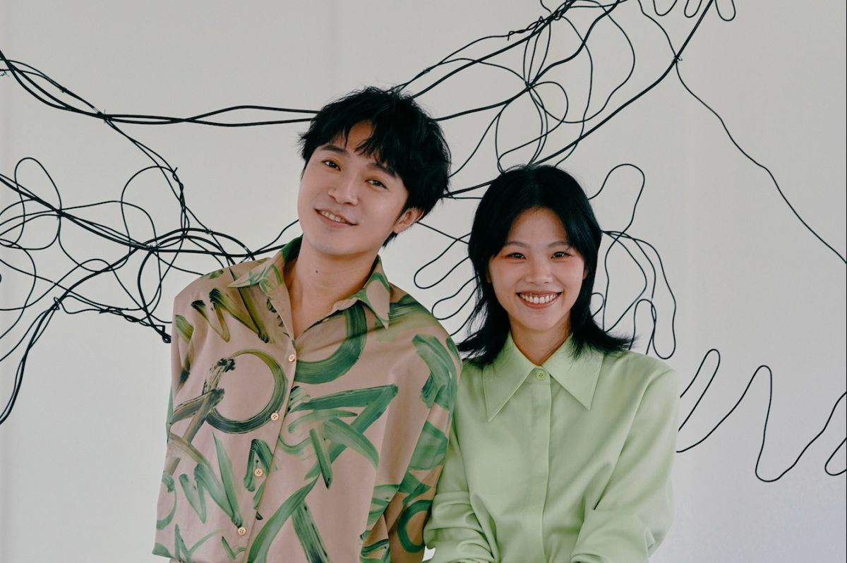 ▲柯泯薰（右）透露只要收到吳青峰的訊息，都會緊張到手心、腋下全濕。（圖／華研國際提供）