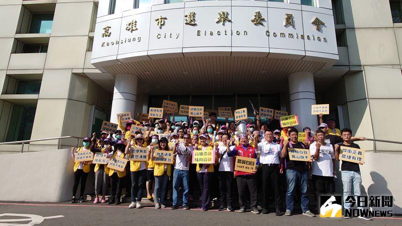 ▲罷免黃捷二階連署書送件,罷捷發言人徐尚賢表示,第三階段目前預估需要七萬三千多票就能罷免掉黃捷,非常有信心。(圖/記者鄭婷襄攝)