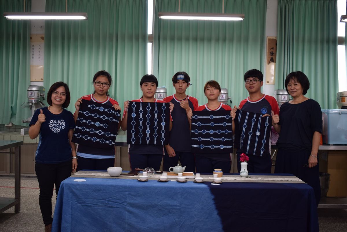 ▲北港農工引進業師協同教學，植物藍染學習與產業無縫接軌。（圖／記者洪佳伶攝，2020.11.20）