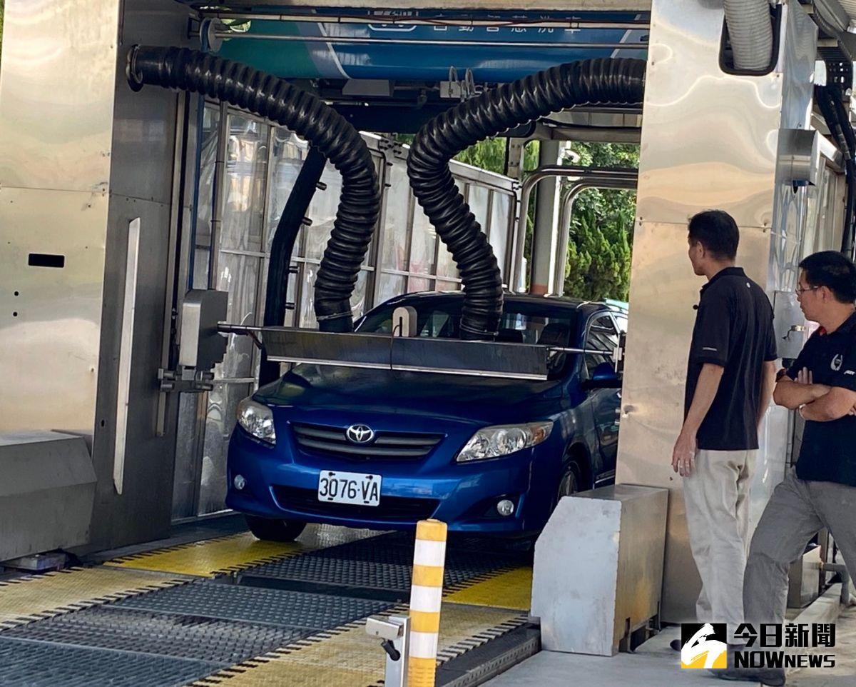 ▲太古汽車集團推「出行秘書」APP，其中「無人化」洗車服務有防疫新概念。（圖／記者金武鳳攝，2020.11.20) 　　 