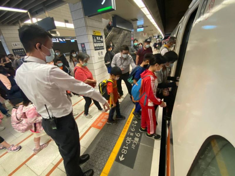 ▲今（3）日全台開放內用，台灣高鐵也宣布將自6日起回增班次，將從目前的每周556班增加至629班。（圖／NOWnews資料照）