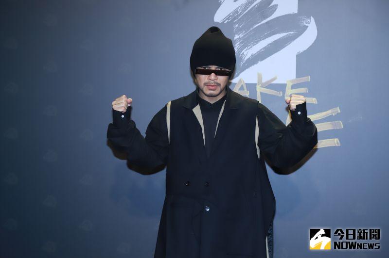 金馬紅毯/黃明志扮成犯人 喊話想拿獎「給警察看」