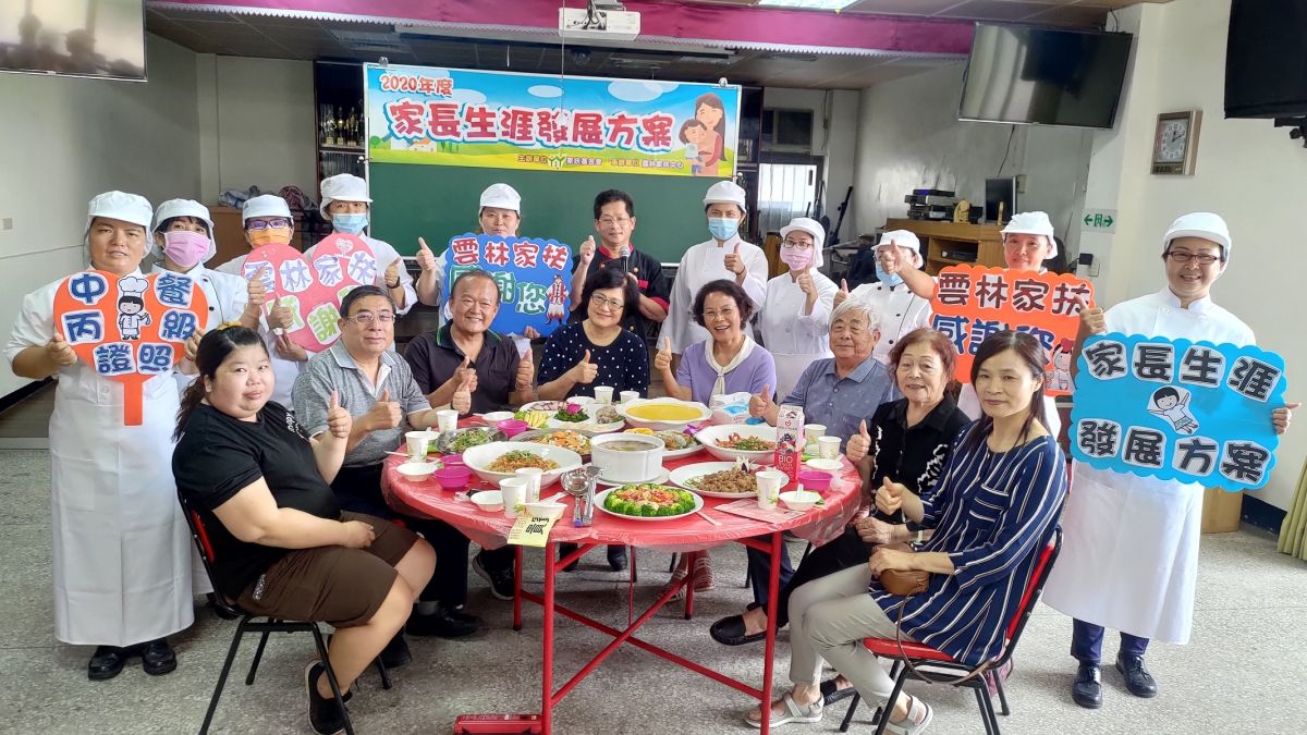 ▲雲林家扶媽媽化身「總鋪師」下廚辦桌展現成果。（圖／記者洪佳伶攝，2020.11.22）