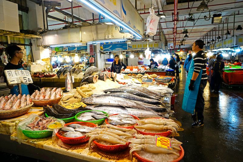 ▲布袋觀光漁市也是旅客嘗鮮的最佳去處。(圖/嘉義縣政府提供)