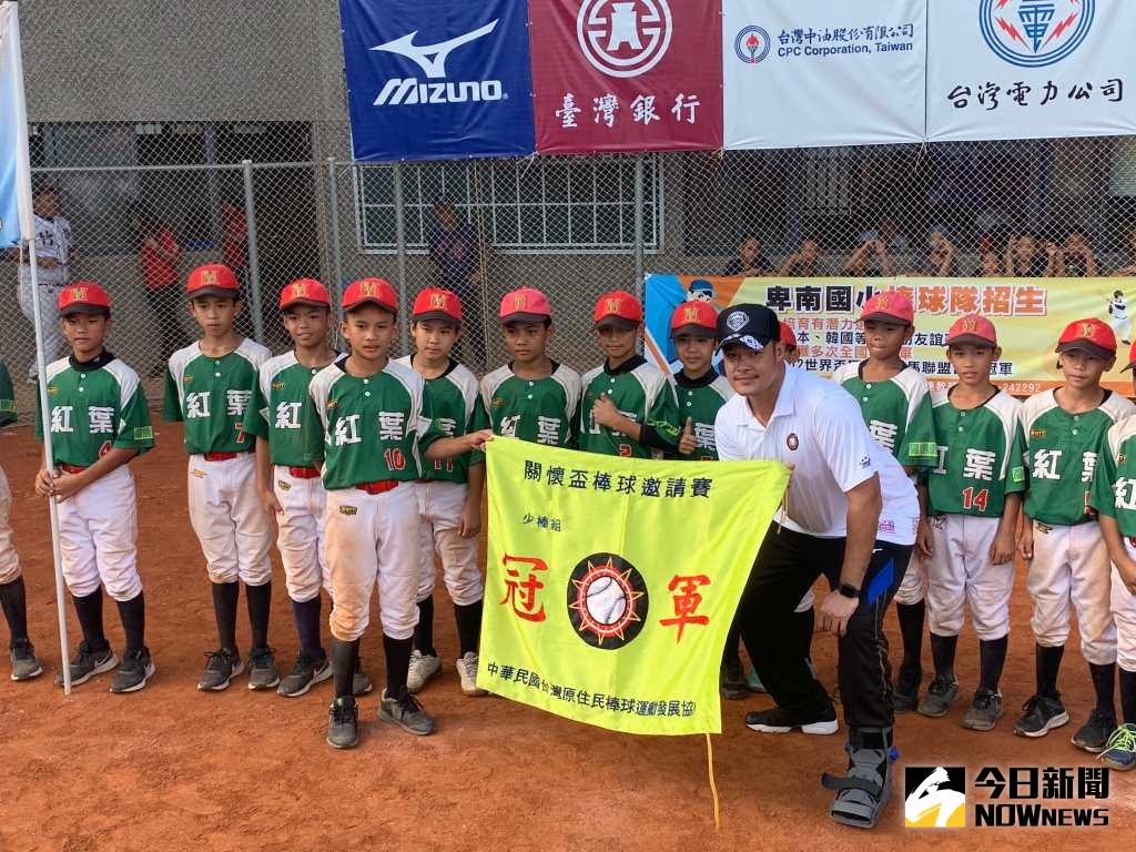 ▲林智勝跟紅葉少棒合影。（圖／吳政紘攝）