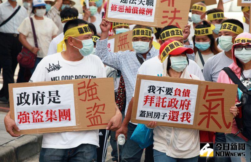 ▲抗議民眾表示,這不是個案,而是通案,政府應該還我們一個家,我們不要錢,你把房子蓋還給我們就好。(圖/記者李春台攝,